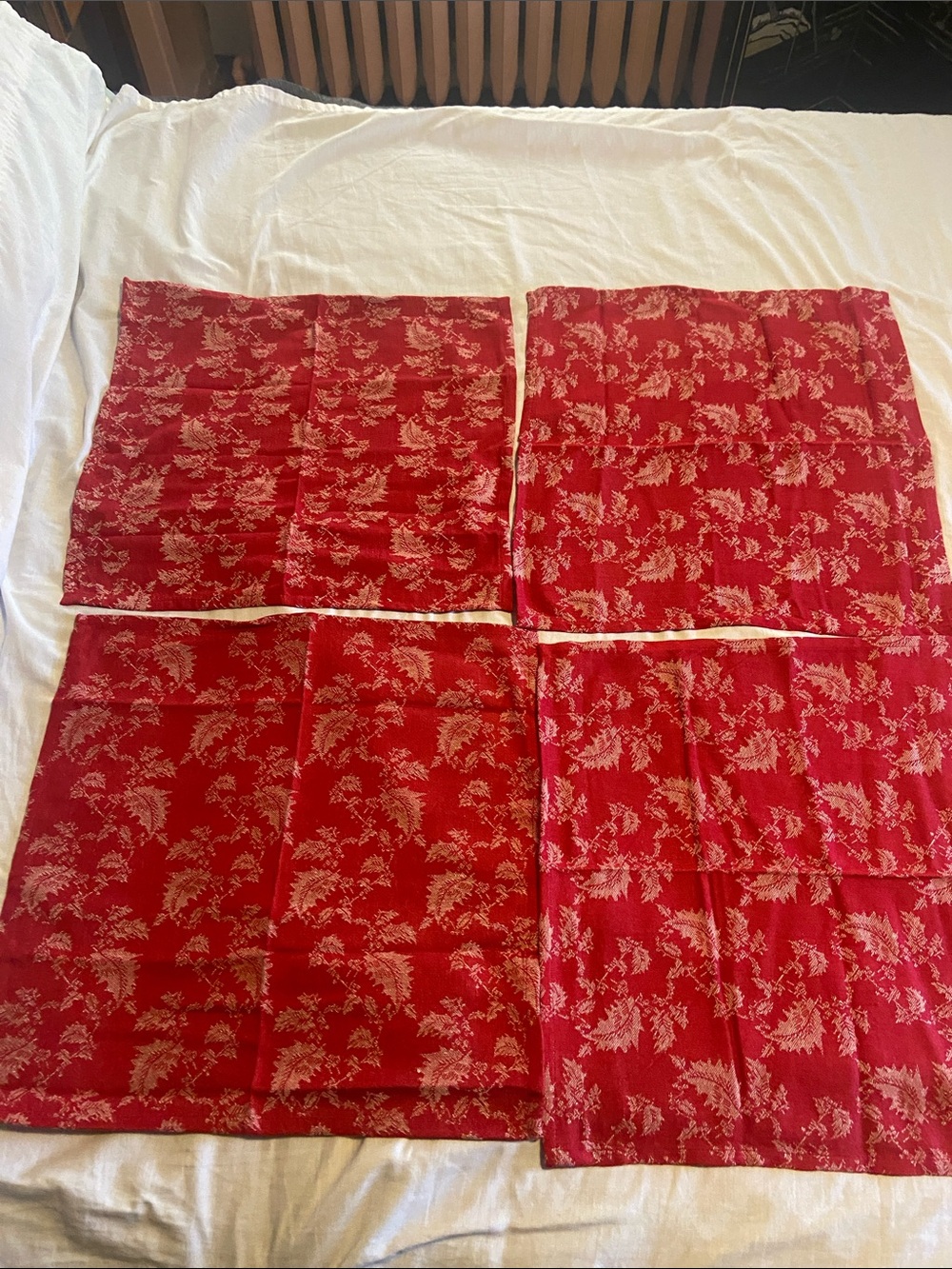 Martha Stewart Everyday Red and Cream Leaf Jacquard Napkins and Placemats